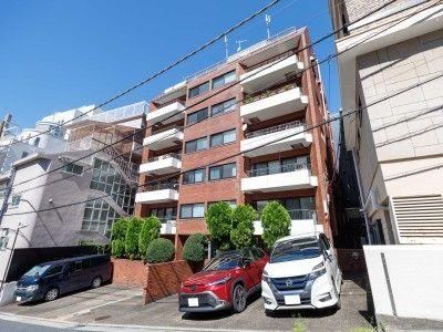 2LDK apartment in Shibuya Ward, Tokyo - Photo 1