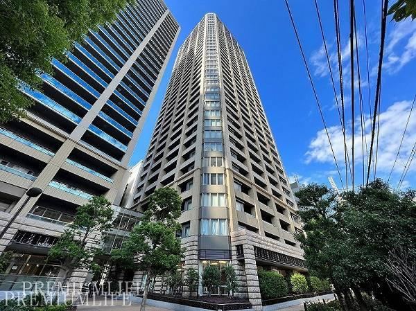 2LDK apartment in Minato Ward, Tokyo - Photo 1