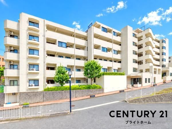 3LDK apartment in Minami Ward, Yokohama, Kanagawa - Photo 1