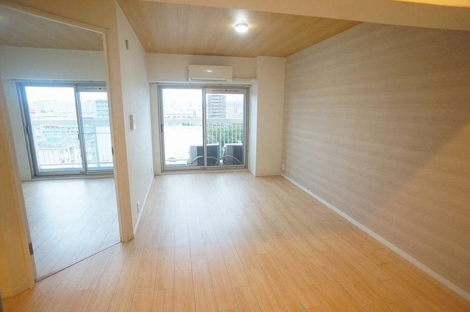 2LDK apartment in Joto Ward, Osaka - Photo 1