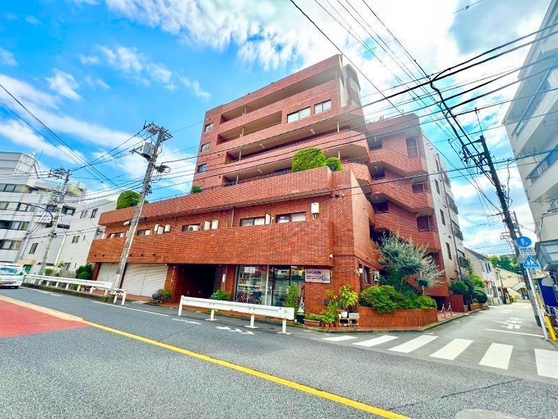 2LDK apartment in Nakano Ward, Tokyo - Photo 1