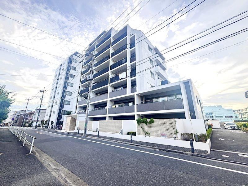 3LDK apartment in Katsushika Ward, Tokyo - Photo 1