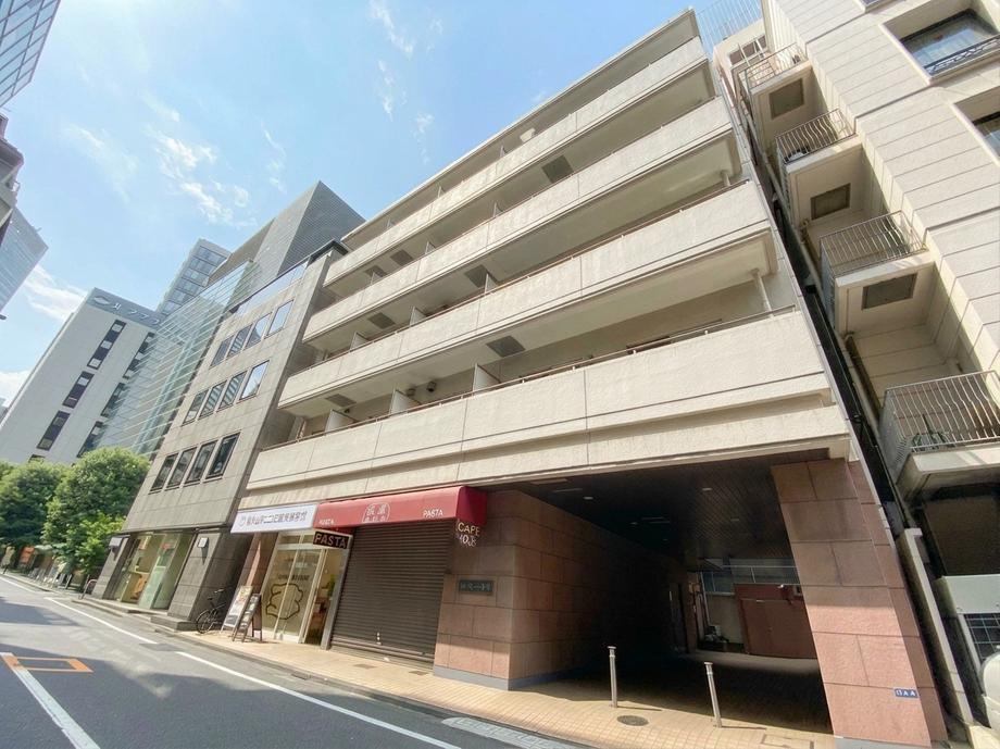 1LDK apartment in Minato Ward, Tokyo - Photo 1