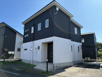 4LDK+S house in Aira