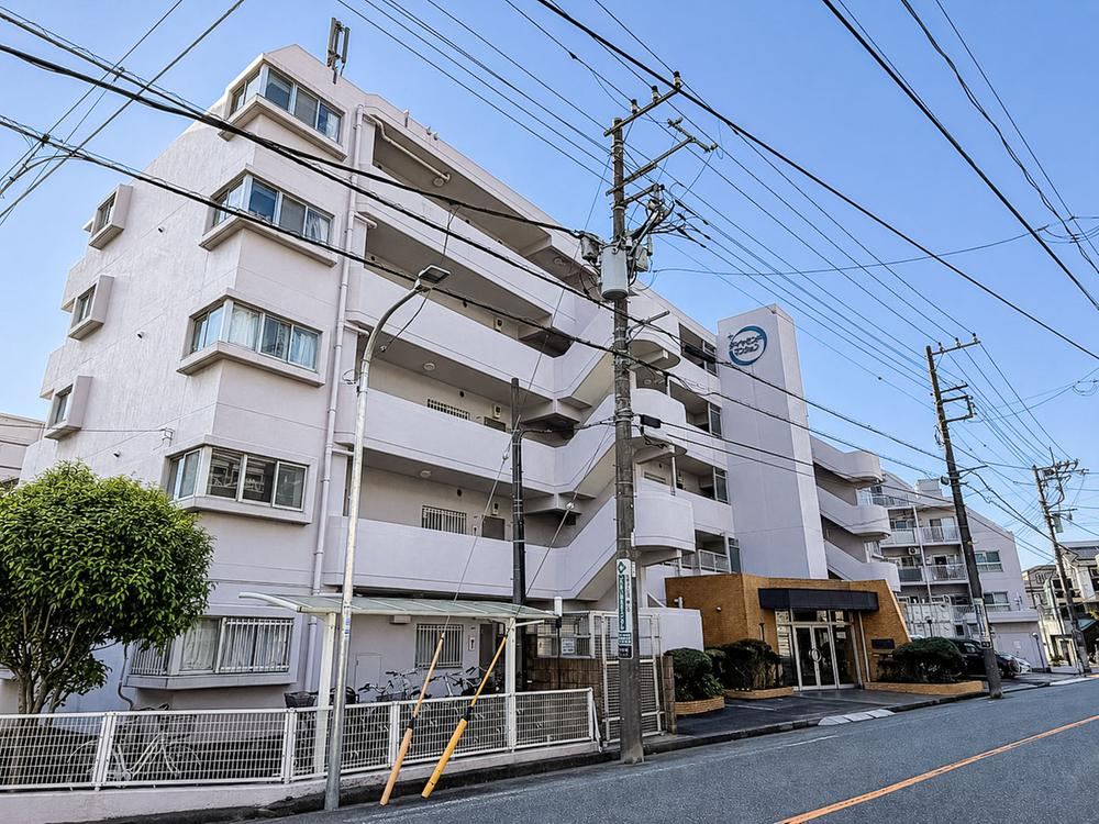 2LDK apartment in Tsurumi Ward, Yokohama, Kanagawa - Photo 1