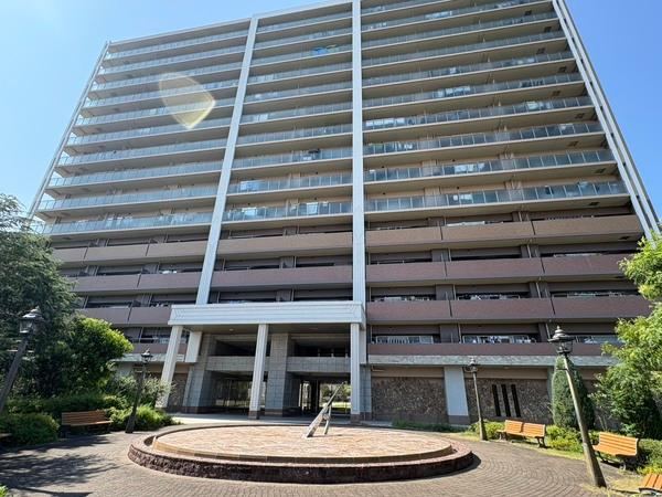 3LDK apartment in Higashiyodogawa Ward, Osaka - Photo 1