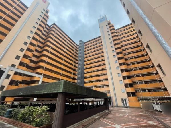 3LDK apartment in Neyagawa, Osaka - Photo 1