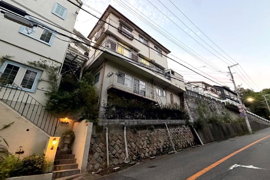 3LDK house in Higashinada Ward, Kobe, Hyogo - Photo 1