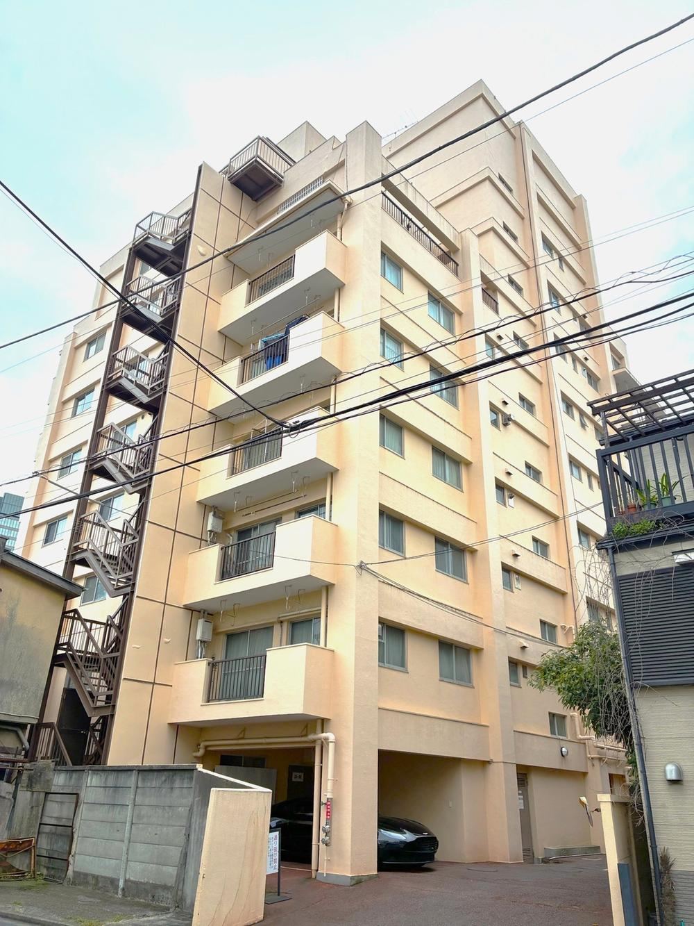 3LDK apartment in Shinjuku Ward, Tokyo - Photo 1
