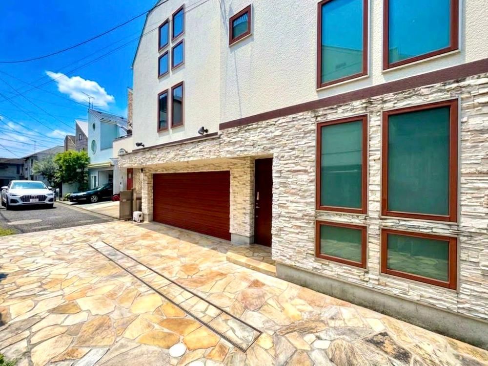 5LDK house in Meguro Ward, Tokyo - Photo 1