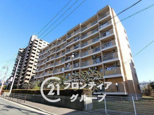 2LDK+S apartment in Joto Ward, Osaka - Photo 1