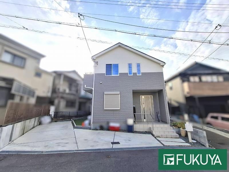 4LDK house in Hirakata, Osaka - Photo 1