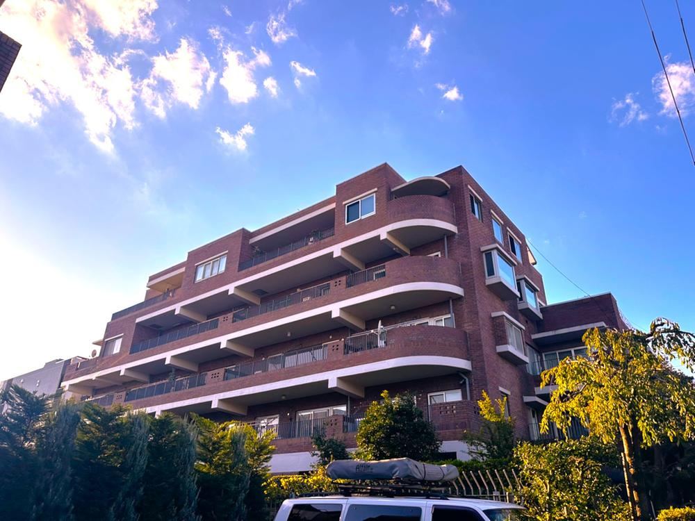 2LDK apartment in Meguro Ward, Tokyo - Photo 1