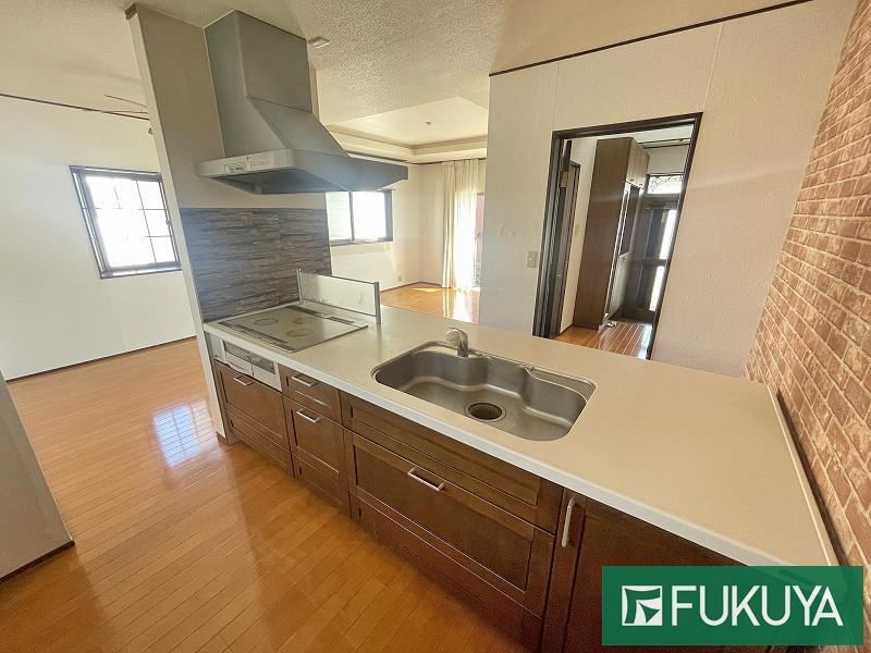 5LDK house in Hirakata, Osaka - Photo 1