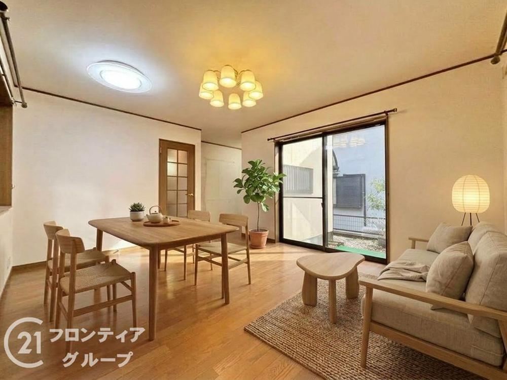 4LDK house in Hirakata, Osaka - Photo 1