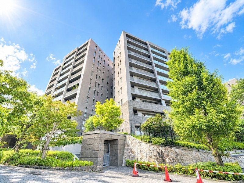 3LDK apartment in Toyonaka, Osaka - Photo 1