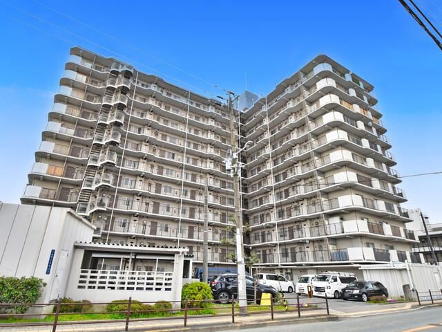 3LDK apartment in Nishiyodogawa Ward, Osaka - Photo 1