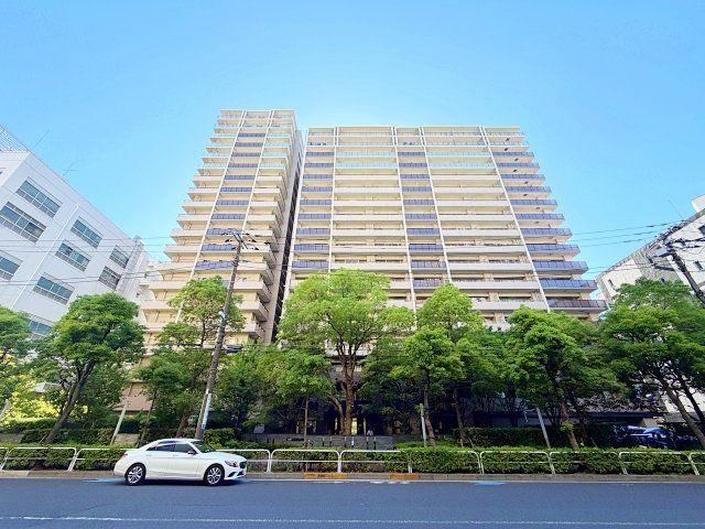 3LDK apartment in Shinagawa Ward, Tokyo - Photo 1