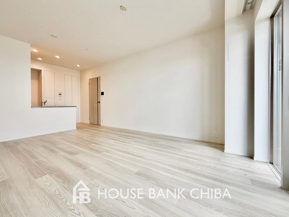 3LDK+S apartment in Mihama Ward, Chiba - Photo 1