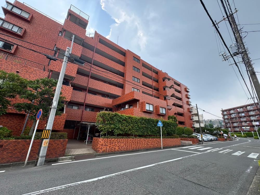 2LDK apartment in Isogo Ward, Yokohama, Kanagawa - Photo 1