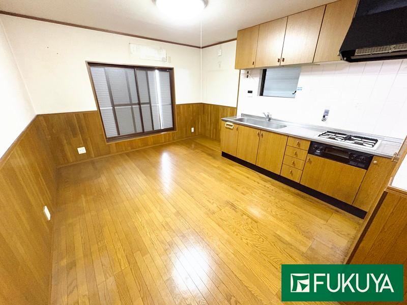 5LDK house in Konohana Ward, Osaka - Photo 1
