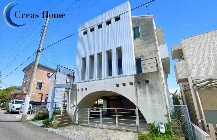 4LDK house in Tarumi Ward, Kobe, Hyogo - Photo 1