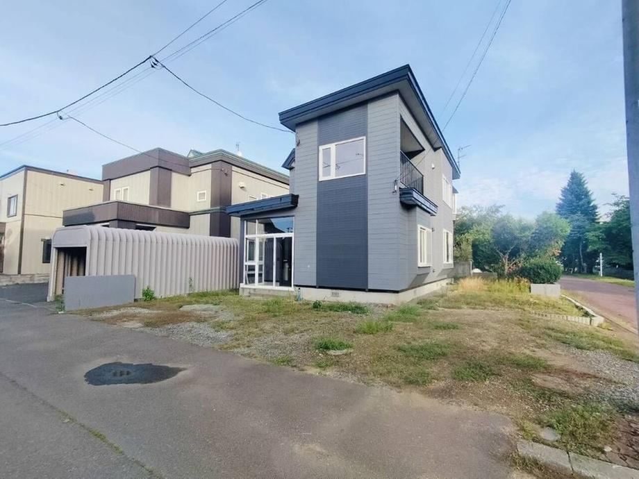 5LDK house in Kita Ward, Sapporo, Hokkaido - Photo 1