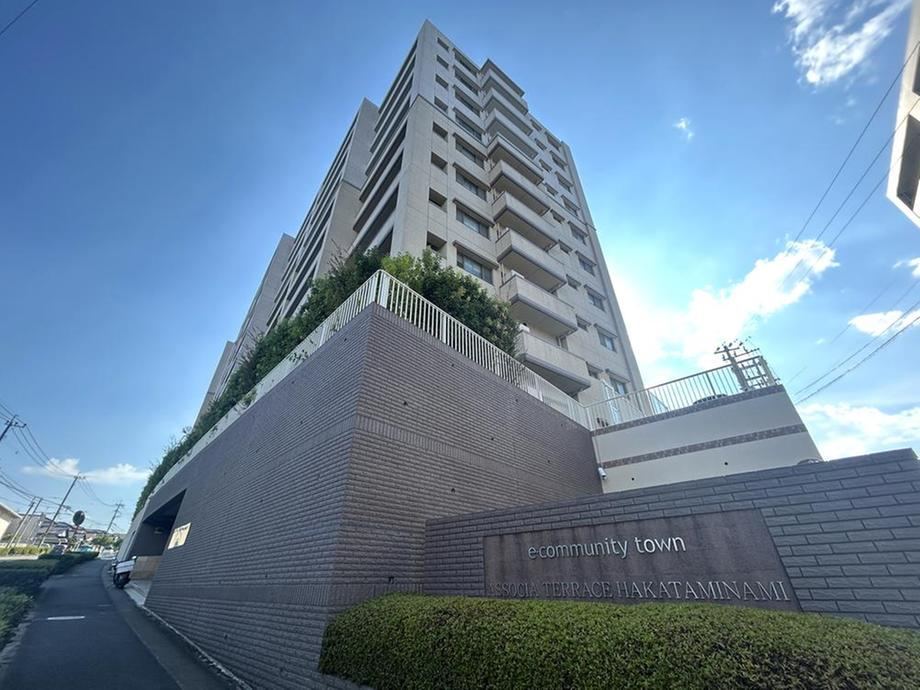 4LDK apartment in Nakagawa, Fukuoka - Photo 1