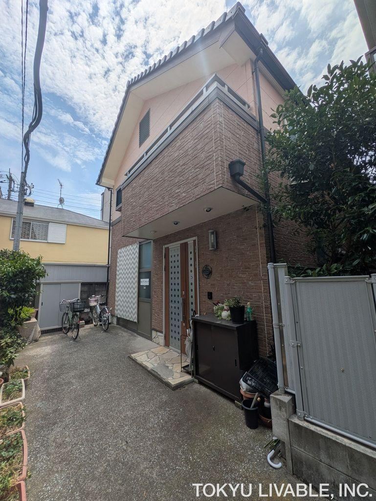 2LDK house in Ota Ward, Tokyo - Photo 1