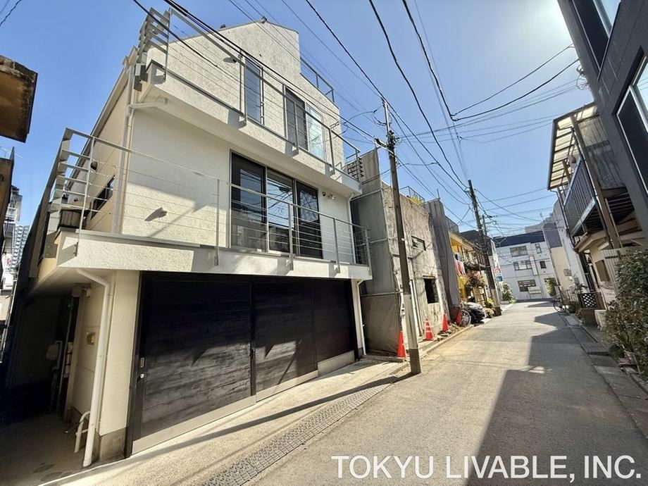3LDK house in Shinjuku Ward, Tokyo - Photo 1