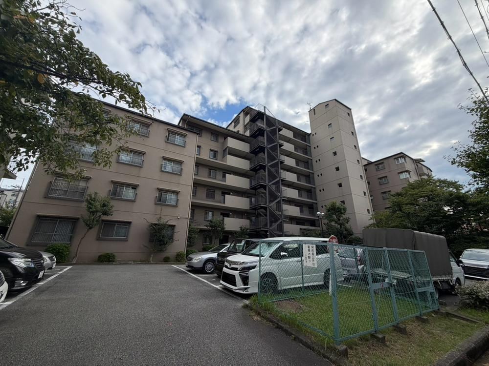 4LDK apartment in Mino, Osaka - Photo 1