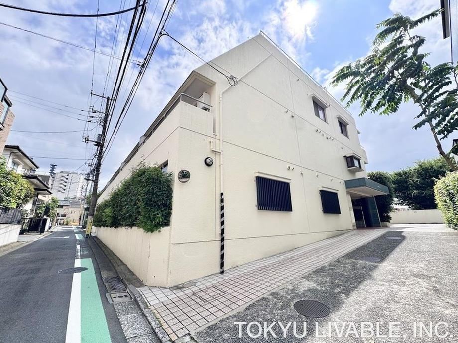 3LDK apartment in Shinjuku Ward, Tokyo - Photo 1
