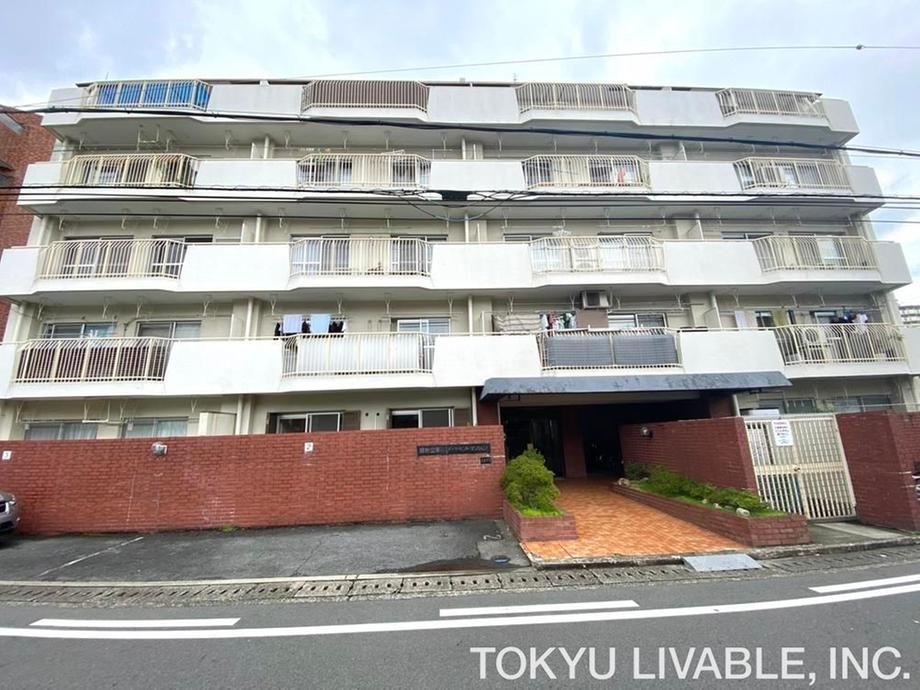 3LDK apartment in Suita, Osaka - Photo 1