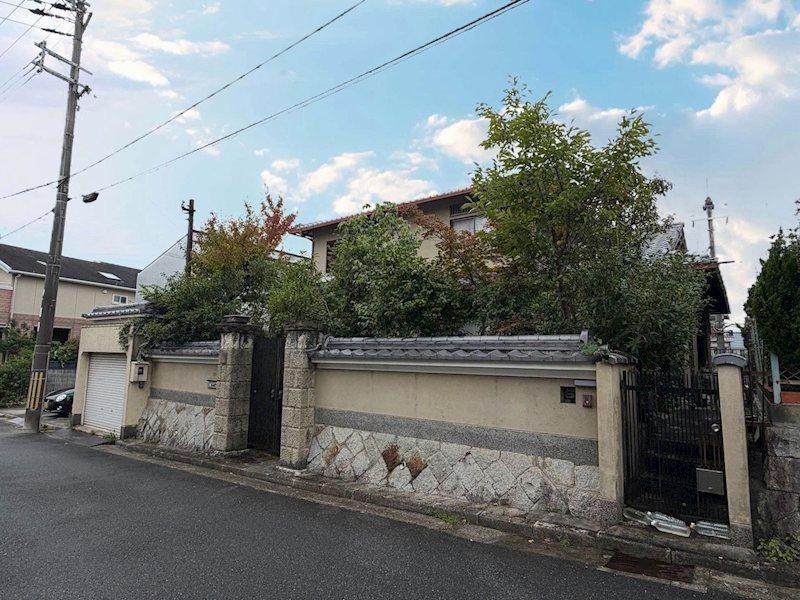 6LDK+S house in Takatsuki, Osaka - Photo 1