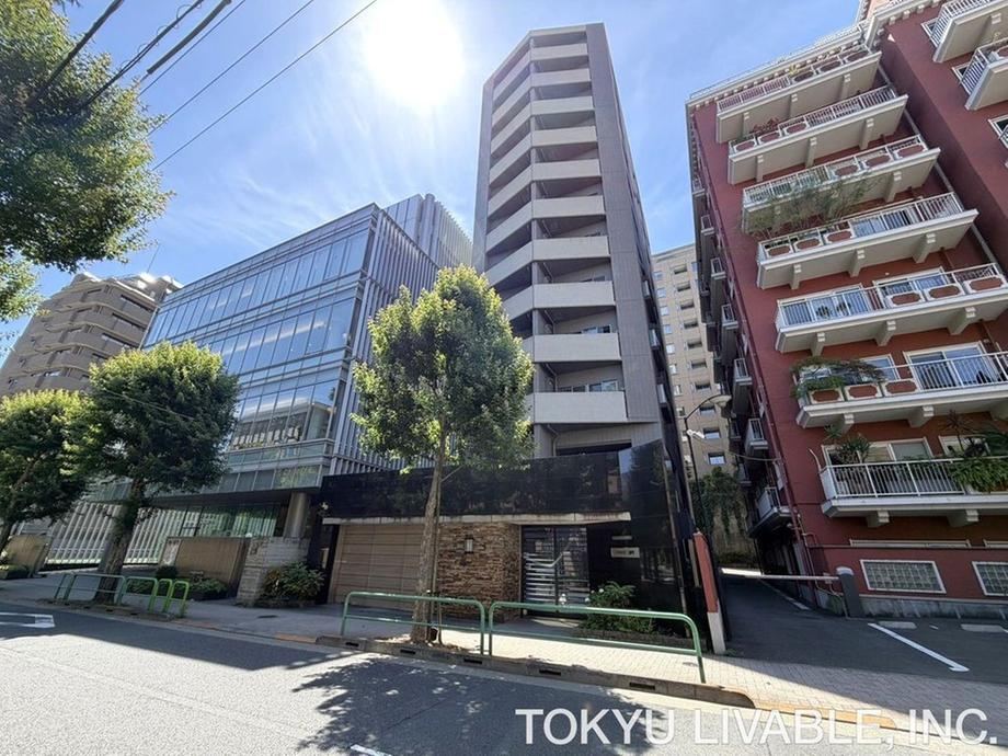 2LDK apartment in Chiyoda Ward, Tokyo - Photo 1