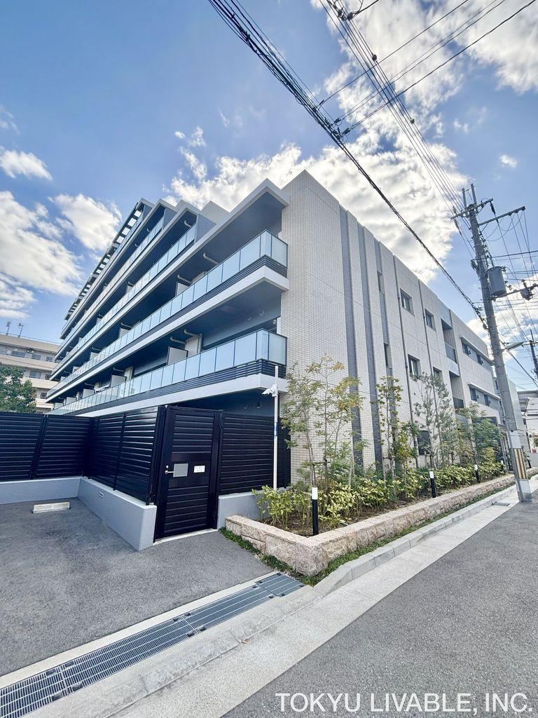 2LDK apartment in Amagasaki, Hyogo - Photo 1