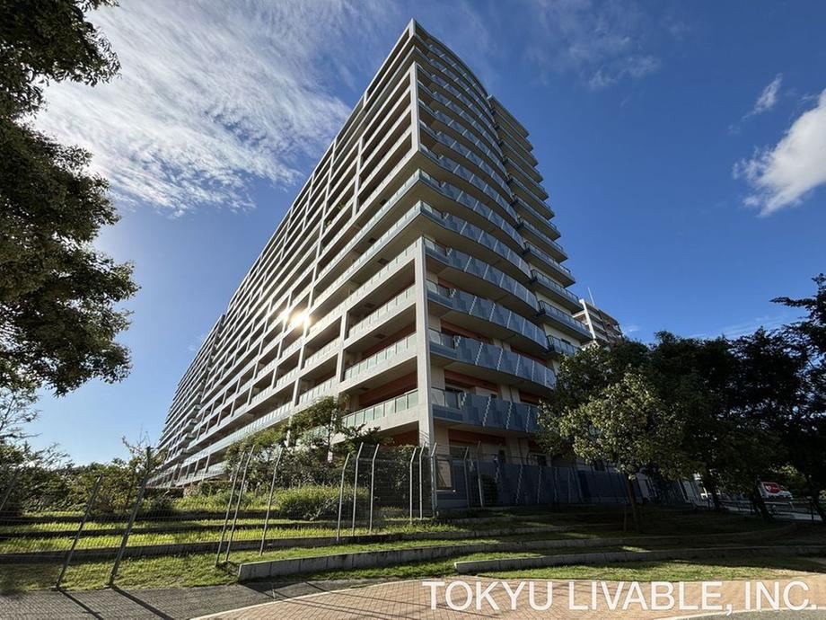 3LDK apartment in Higashinada Ward, Kobe, Hyogo - Photo 1