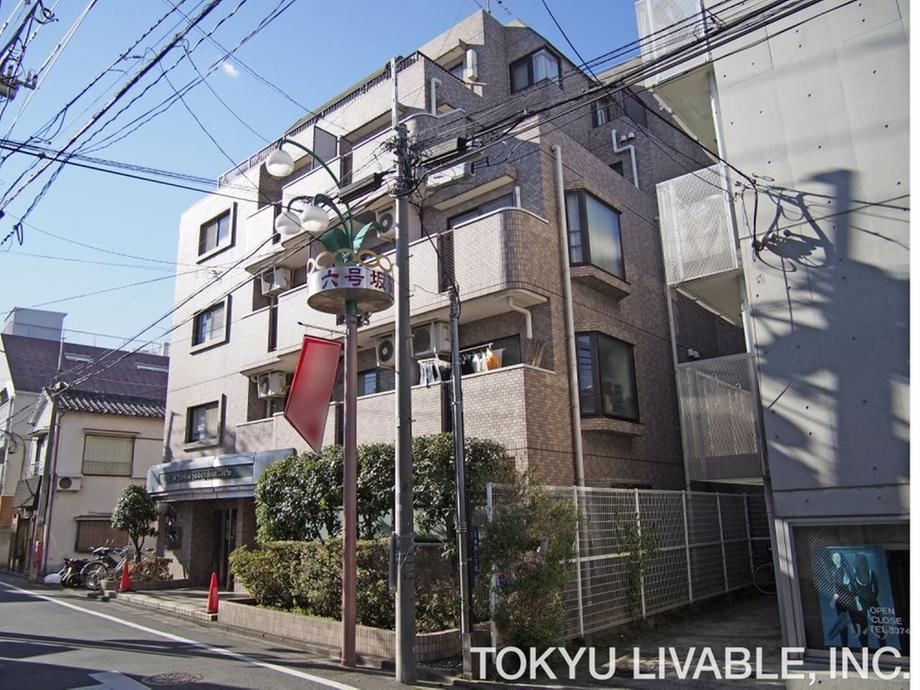 1K apartment in Shibuya Ward, Tokyo - Photo 1