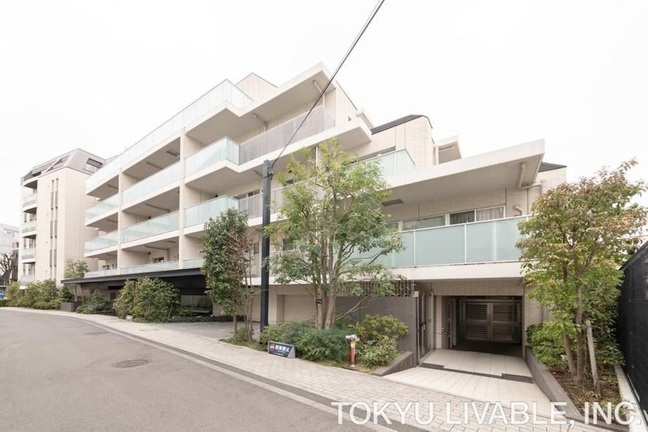 2LDK+S apartment in Ota Ward, Tokyo - Photo 1