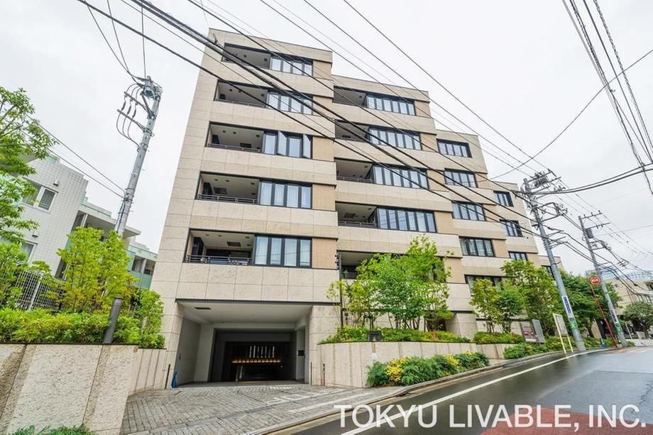 3LDK apartment in Shibuya Ward, Tokyo - Photo 1