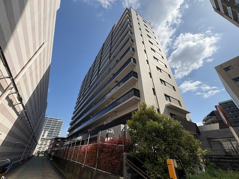 2LDK apartment in Takatsuki, Osaka - Photo 1