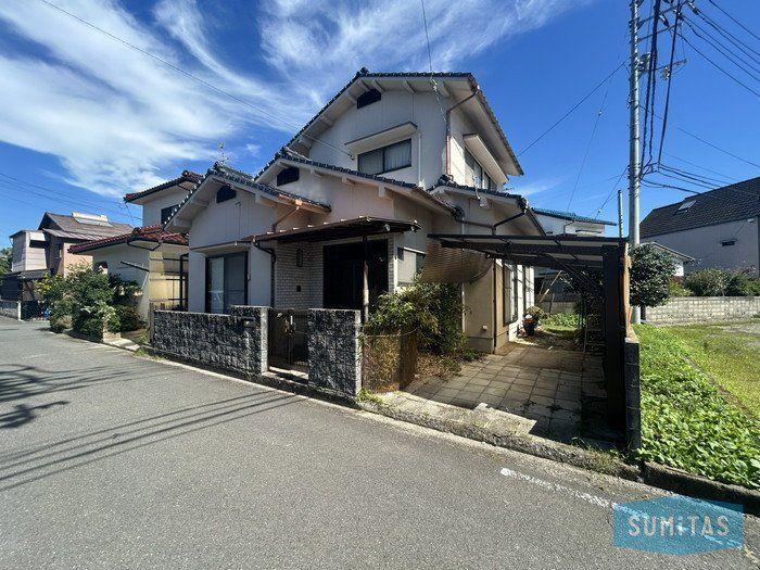 4LDK house in Matsuyama, Ehime - Photo 1