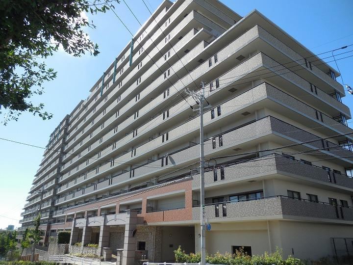 3LDK apartment in Tarumi Ward, Kobe, Hyogo - Photo 1