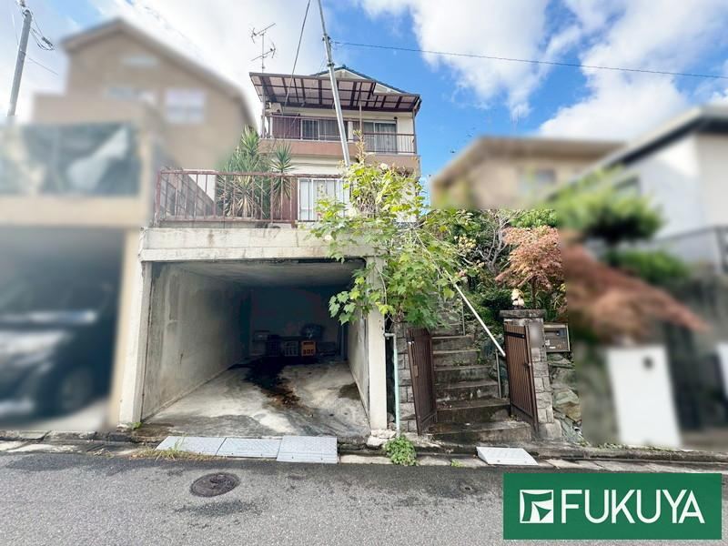 5DK house in Hirakata, Osaka - Photo 1