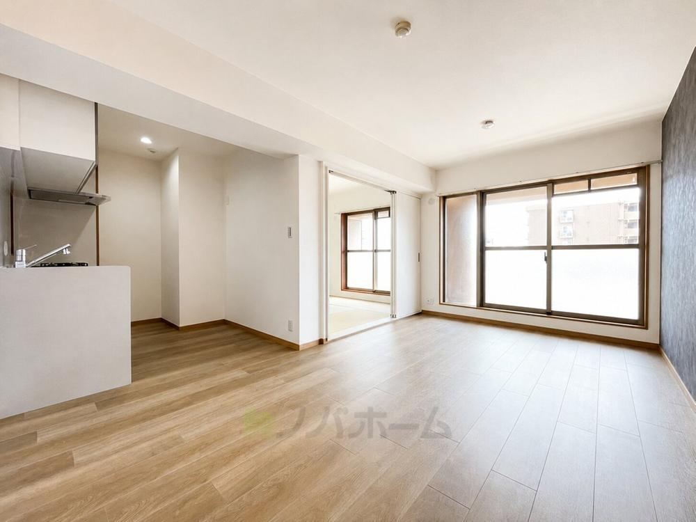 2LDK+S apartment in Chuo Ward, Kobe, Hyogo - Photo 1