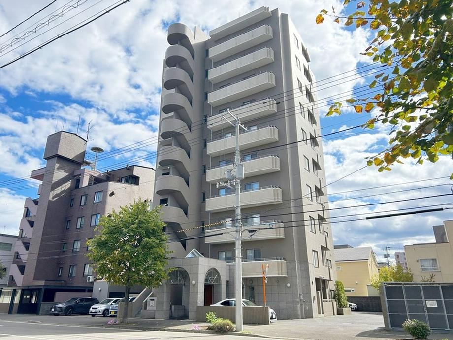 4LDK apartment in Chuo Ward, Sapporo, Hokkaido - Photo 1