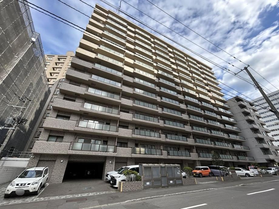 3LDK apartment in Chuo Ward, Sapporo, Hokkaido - Photo 1
