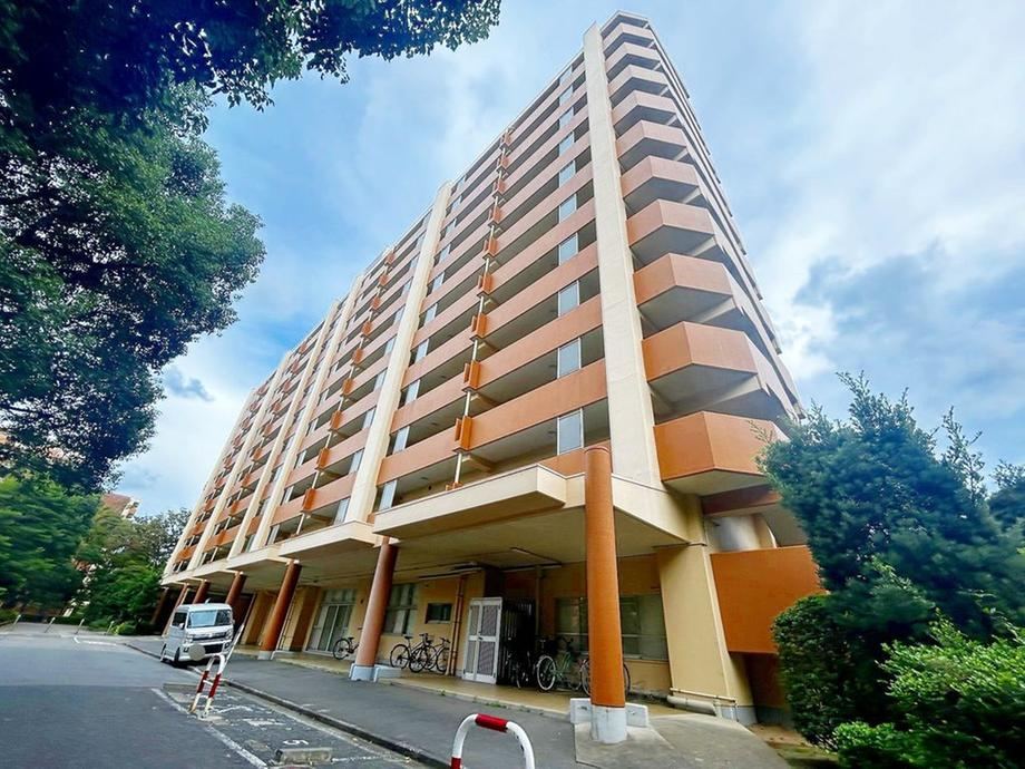 2LDK apartment in Urayasu, Chiba - Photo 1