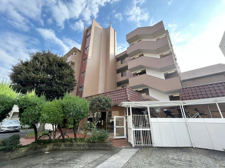 3LDK apartment in Shinagawa Ward, Tokyo - Photo 1