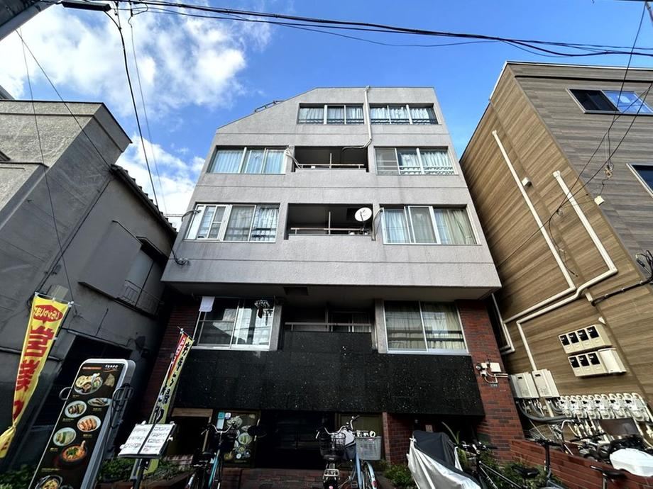 studio apartment in Taito Ward, Tokyo - Photo 1